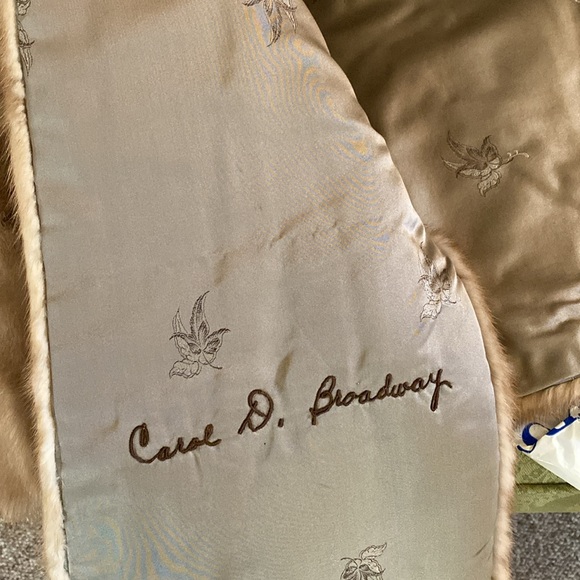 Avenue Montaigne Women’s O/S Mink Fur Stole With Satin Lining Color Autumn Haze - Picture 11 of 12